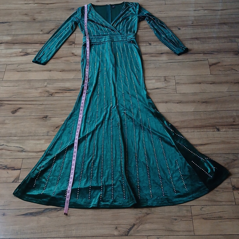 Windsor Elegant Emerald Green Beaded  V-Neck Long Sleeve Evening Gown. Size S - Picture 7 of 17